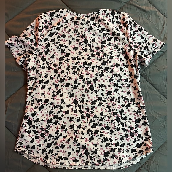 Bundle of Medium Scrub Star Scrub tops - Picture 11 of 11